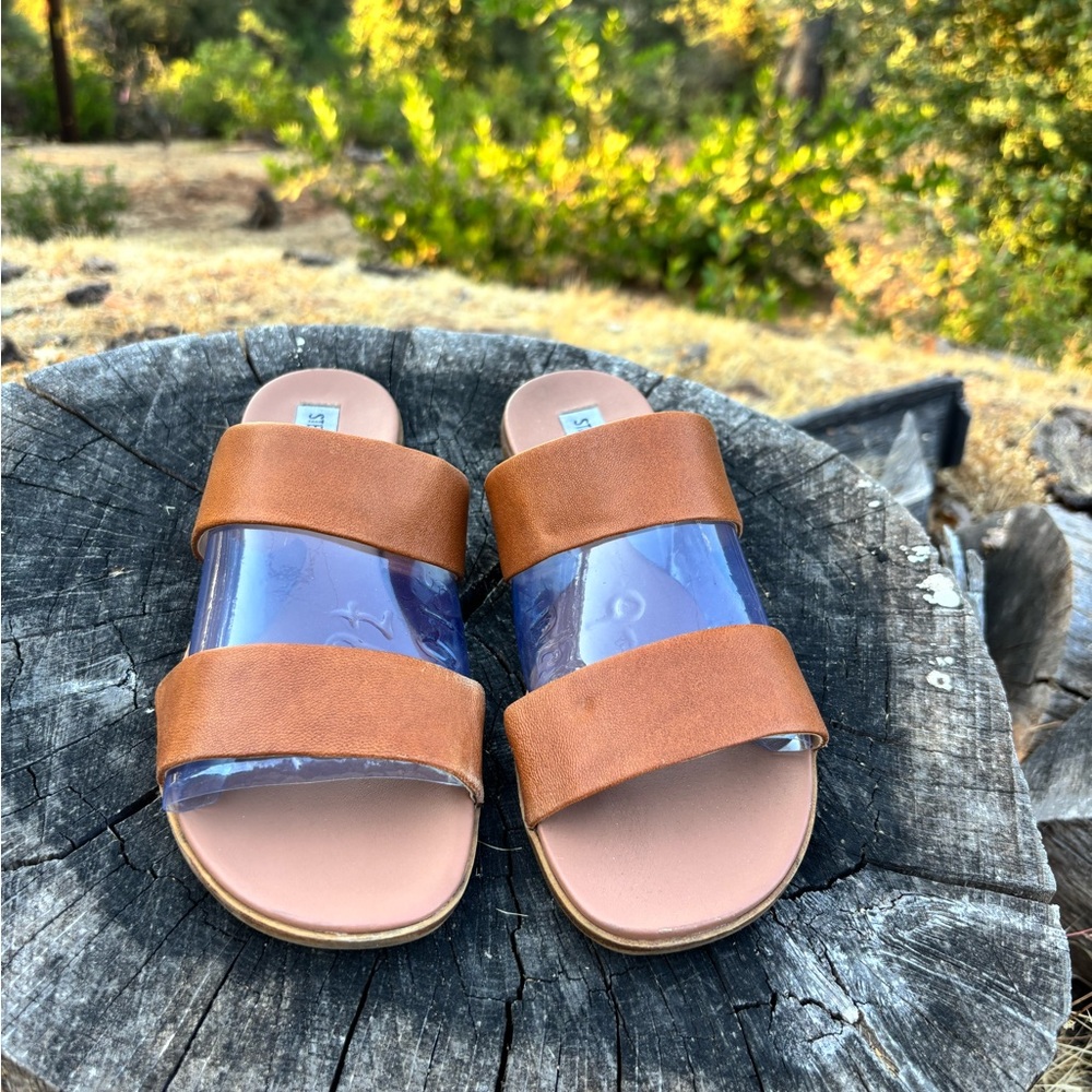 Steve Madden Tan Sandals Minimalist Design